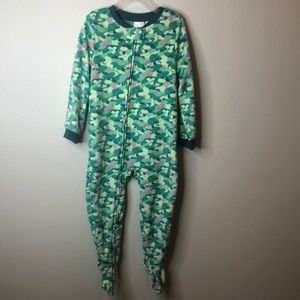 Green and pink camo sleeper size 4T